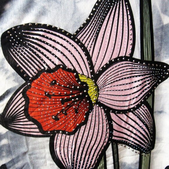 Women's Gray Short Sleeve Stretchy Graphic Shirt With Sparkle Flower Butterfly - Picture 2 of 4